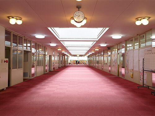 芦屋学園中学校の赤じゅうたん